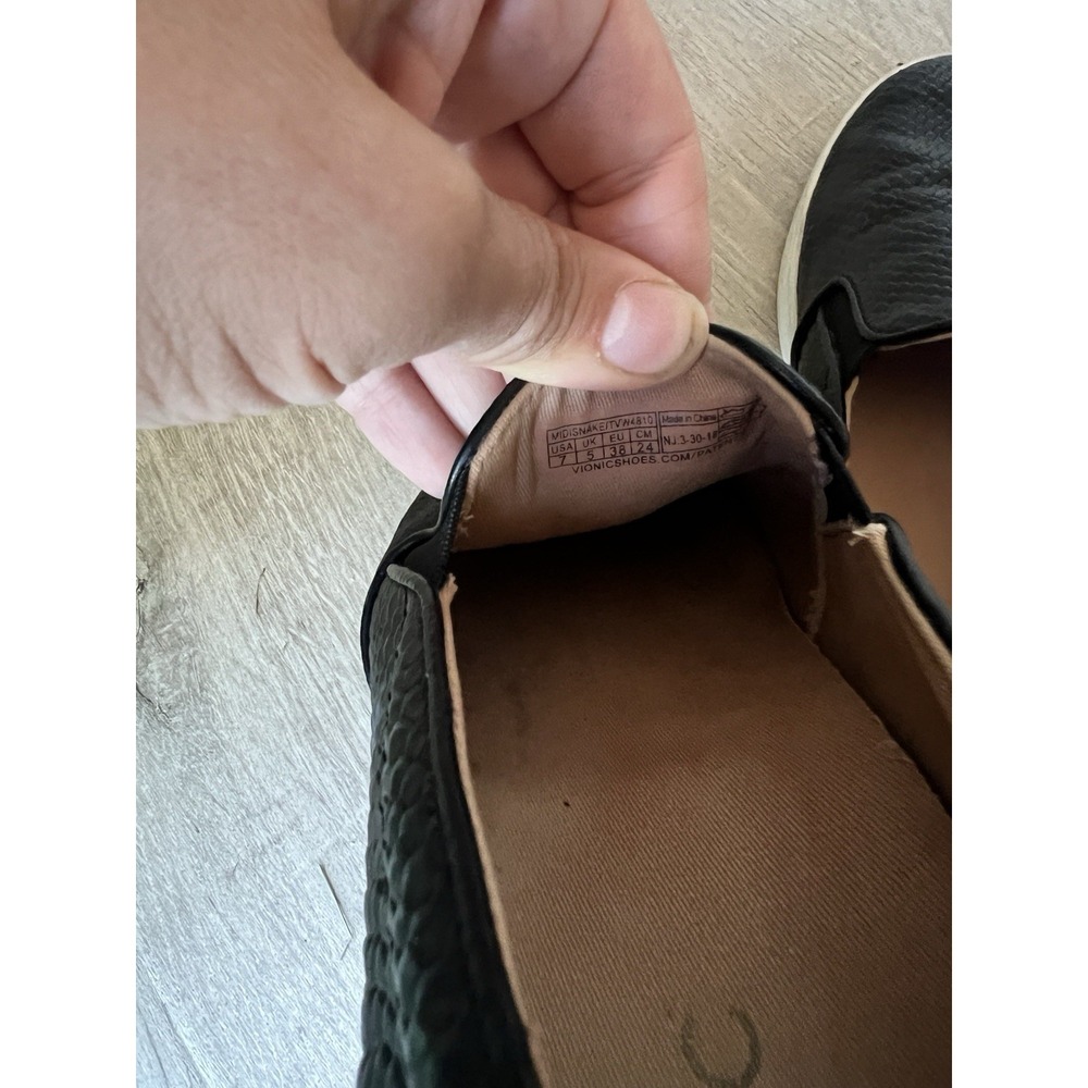 Vionic Woman's Splendid Demetra Black Leather Slip On Sneakers Size 7 - Picture 4 of 8